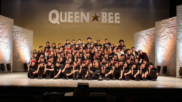 ダンス部「QUEEN★BEE」の初公演が行われました
