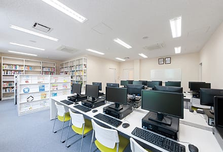 IT教室兼図書室（1階）